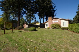 Primary Photo - Country Square Apartments