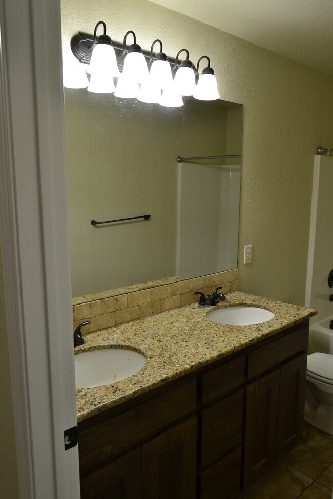 Building Photo - 1700 Been Rd