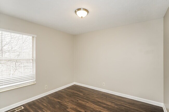 Building Photo - 3544 Glenfalls Dr