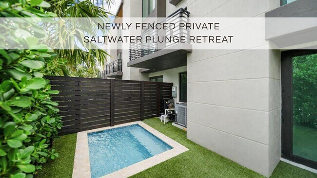 Building Photo - 1052 N Victoria Park Rd