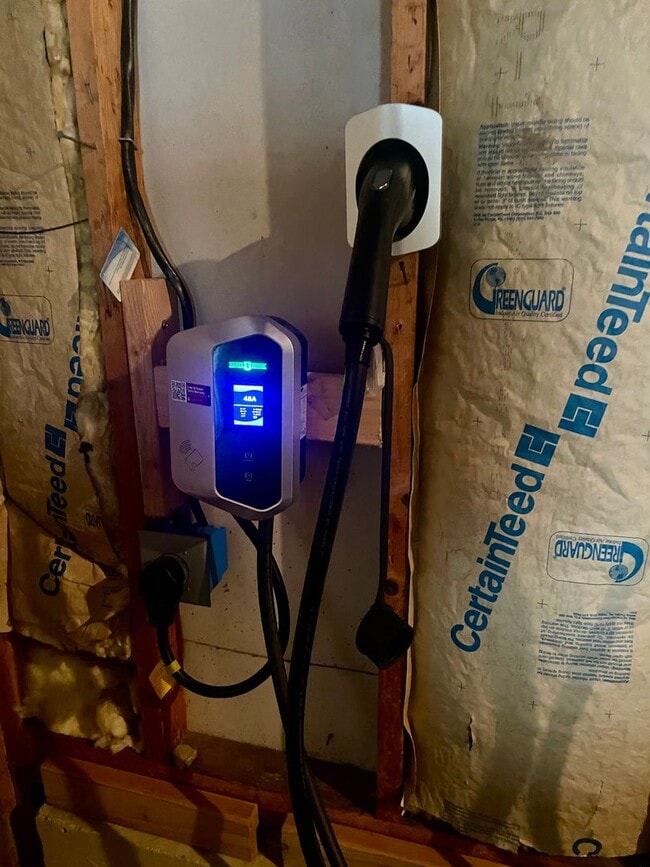 Building Photo - 4 bedroom, 2.5 Bath House in Mukilteo, $3995 per month