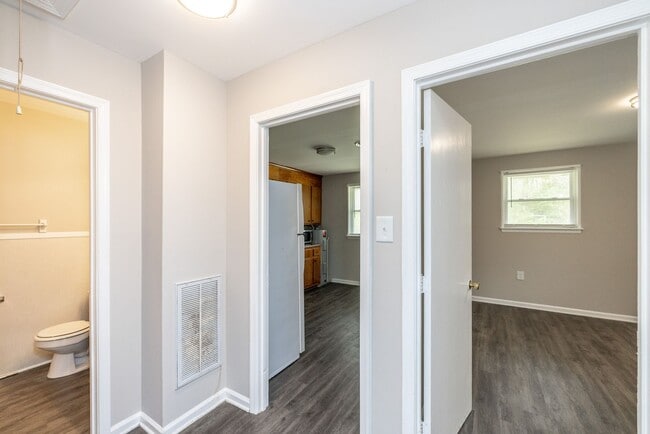 Building Photo - Charming 2-Bedroom Duplex in Colonial Heights