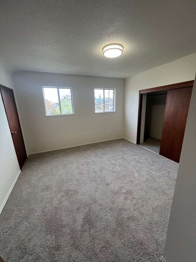 Building Photo - 3832 S Cushman Ave