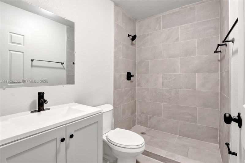 Building Photo - 861 NW 6th Ave