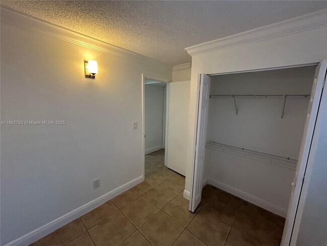 Building Photo - 3410 Foxcroft Rd