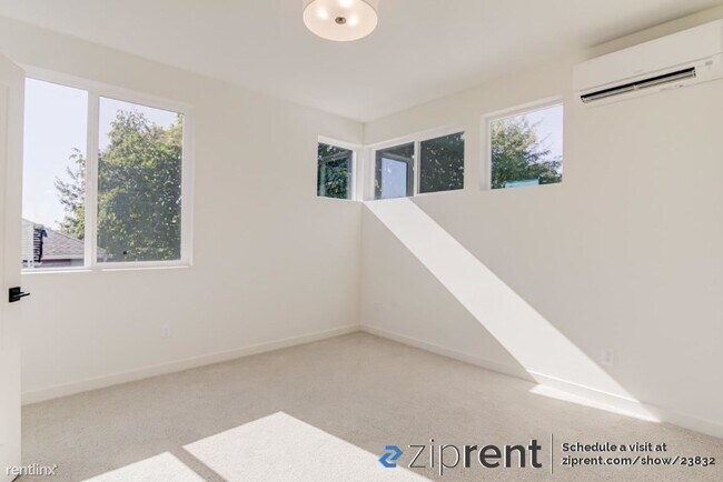 Building Photo - 2 br, 2 bath Townhome - 331 18th Ave, Seat...