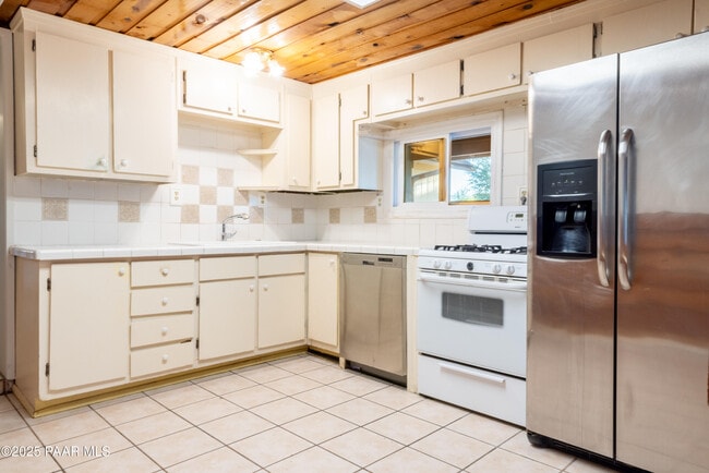 Building Photo - 3225 N Starlight Dr