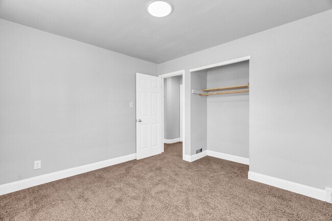 Building Photo - 13900 Sussex St