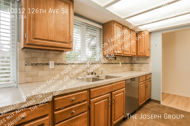 Building Photo - 10012 126th Ave SE