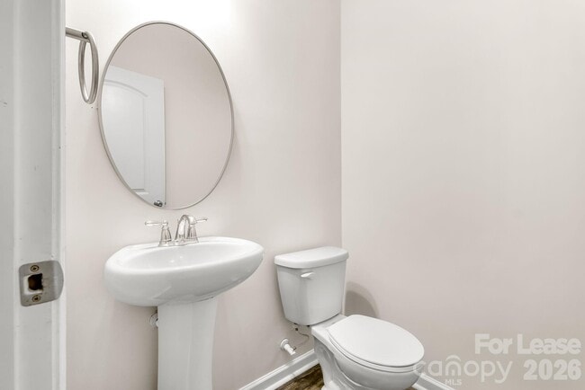 Building Photo - 1009 Alta Wy