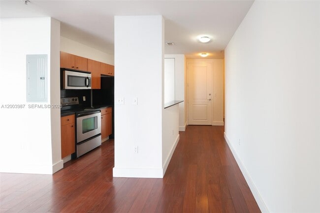 Building Photo - 2200 NE 4th Ave