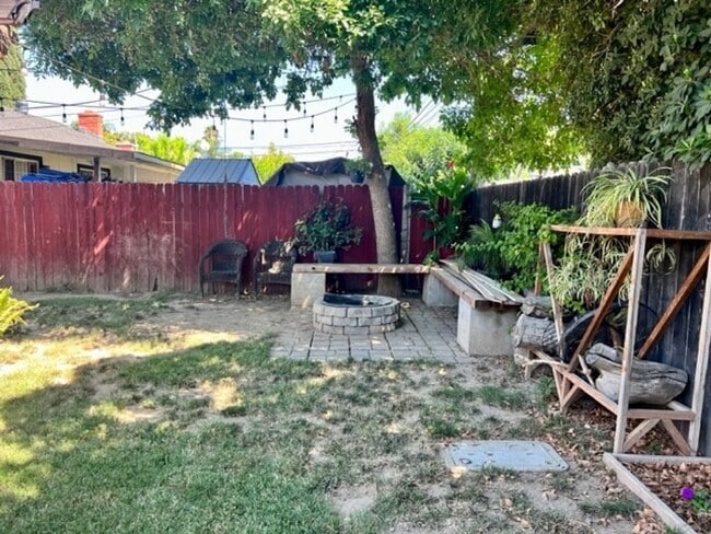 Building Photo - Available Now  4 Bedroom 2 bath home