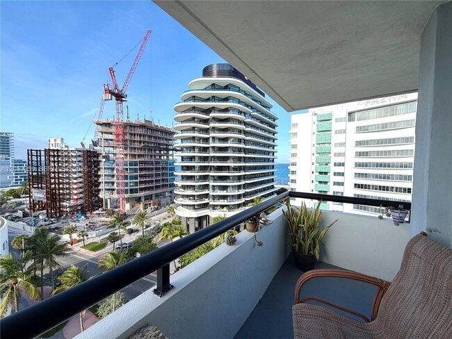Building Photo - 3200 Collins Ave