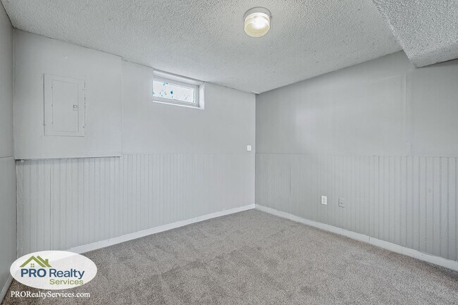 Building Photo - 4 Bedroom Home in Anoka