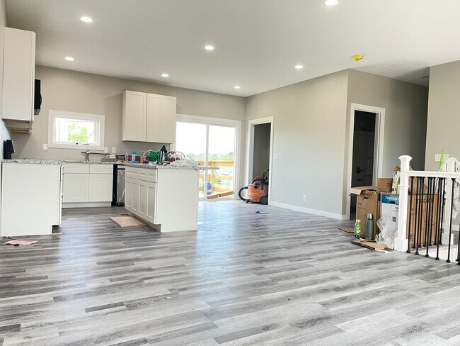 Building Photo - Newly rebuilt house in the heart of Elkhorn