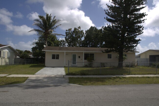 Building Photo - 19827 SW 118th Pl