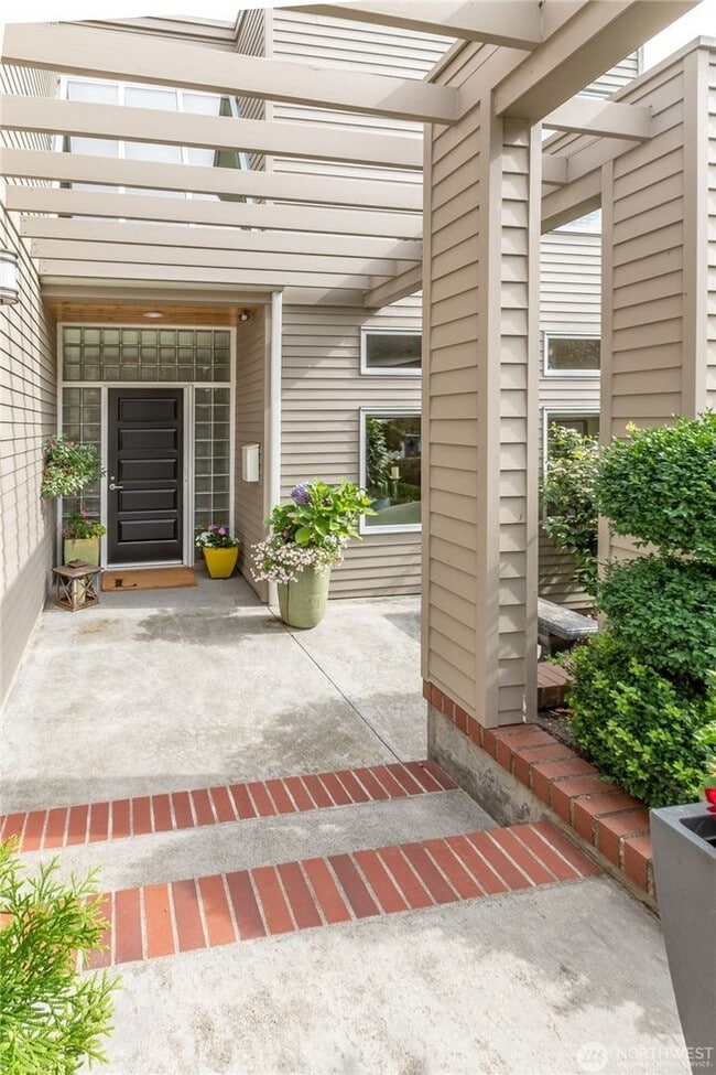 Building Photo - Beautiful Home located in the Heart of Lynden