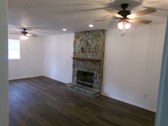 Building Photo - ***COMING SOON*** Country Setting No HOA