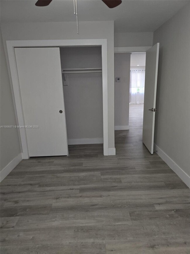 Building Photo - 5022 SW 93rd Ave