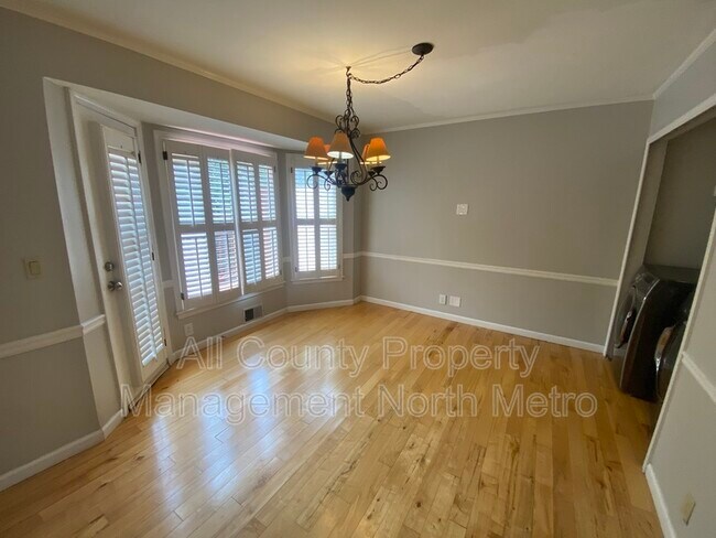 Building Photo - 1406 Defoors Dr NW