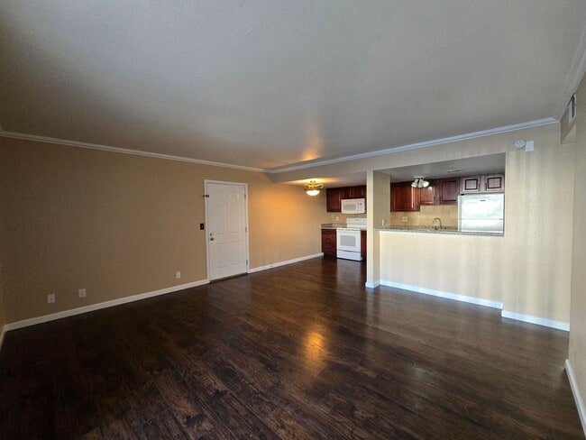 Building Photo - Beautiful 2-Bedroom First-Floor Condo in a Guard-Gated Community