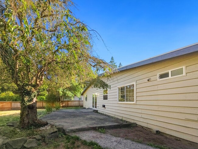Building Photo - Charming Rambler Retreat Near Robinswood Park