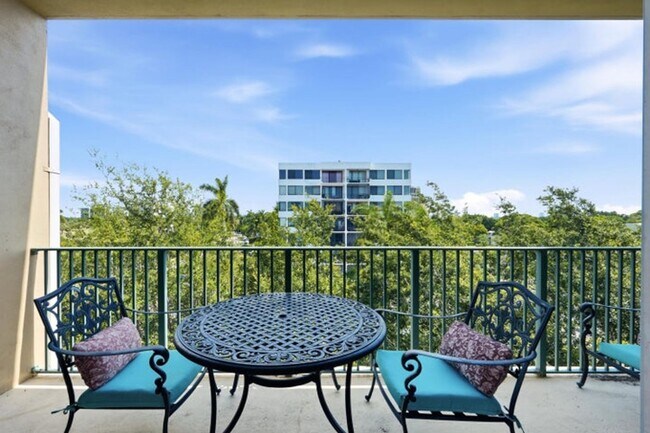 Building Photo - 1640 Presidential Way