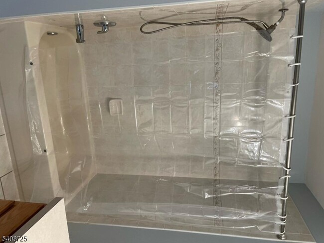 Building Photo - 301 Pinelli Dr