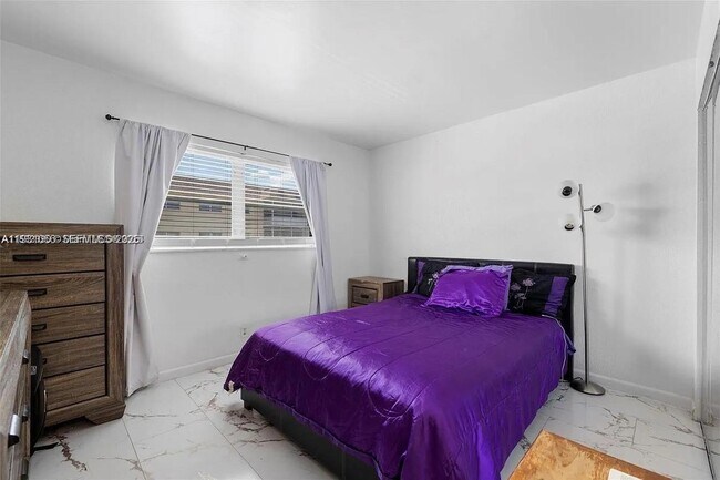 Building Photo - 4043 NW 16th St