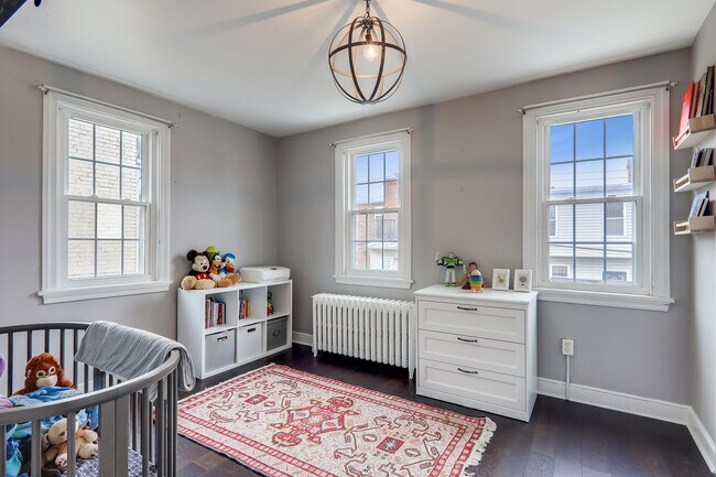 Building Photo - 513 Somerset Pl NW