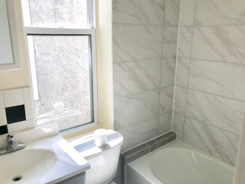 Building Photo - 1422 N Willington St