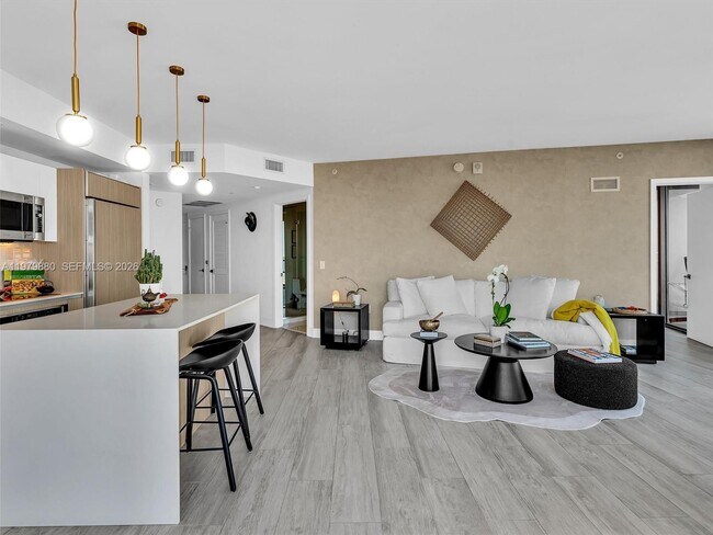 Building Photo - 121 NE 34th St