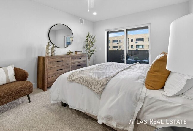 Building Photo - 830 Cherry St