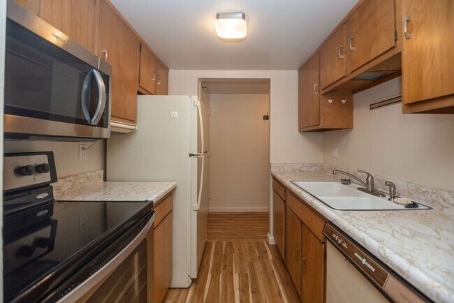 Building Photo - 421 S Howes St