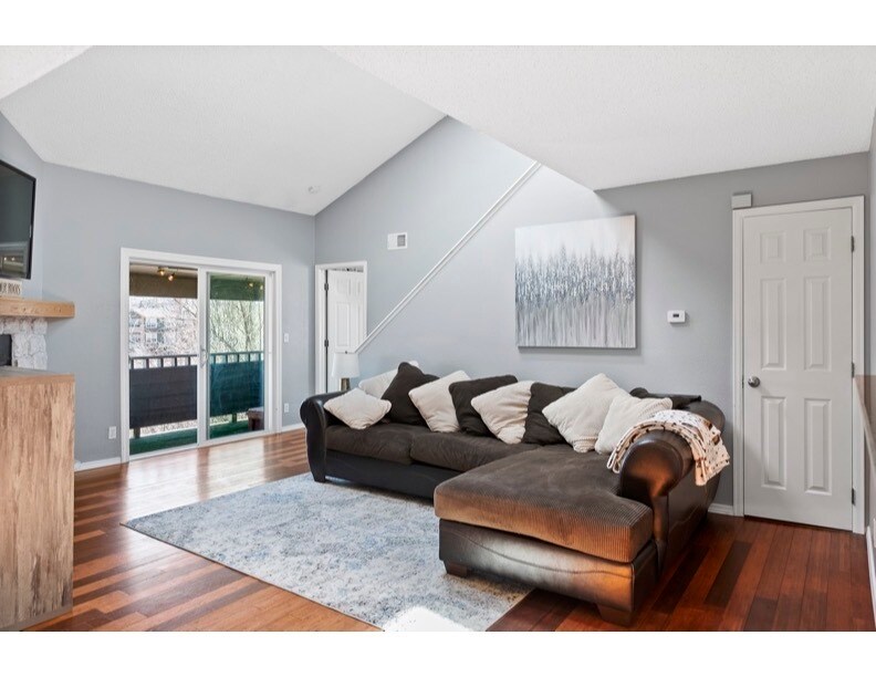 Building Photo - 12024 W Cross Dr