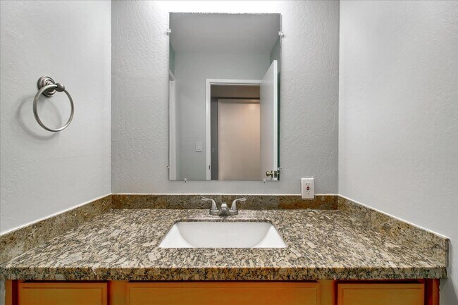 Building Photo - 280 Tradewinds Dr