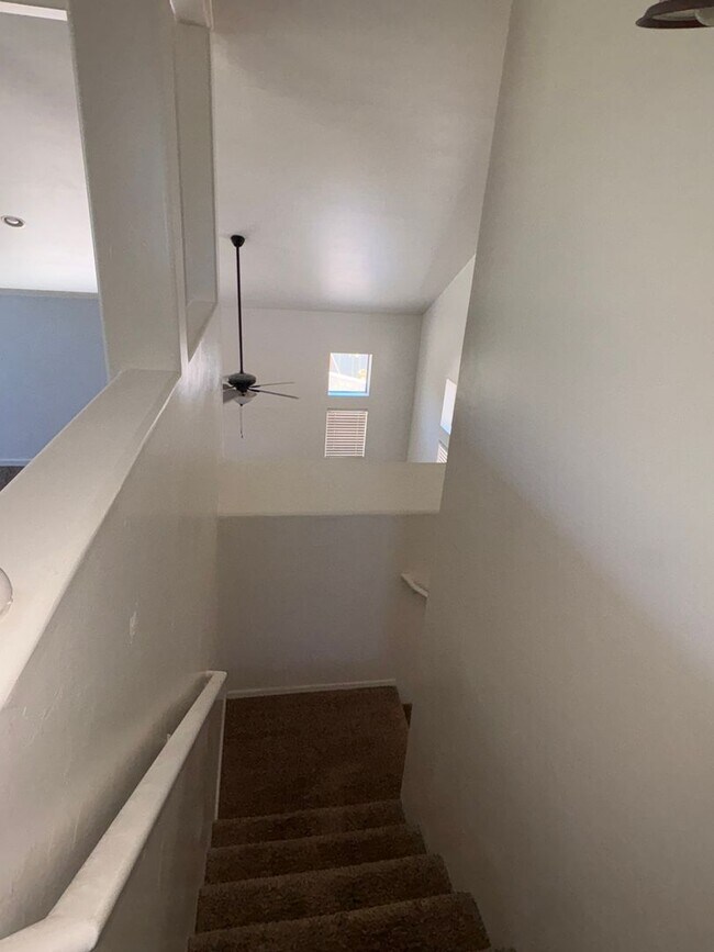 Building Photo - Must See 3 bedroom home! Near Downtown and...