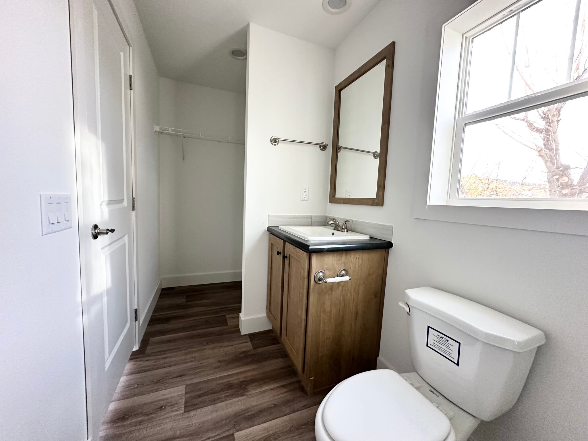 Building Photo - 16 Rainier St N