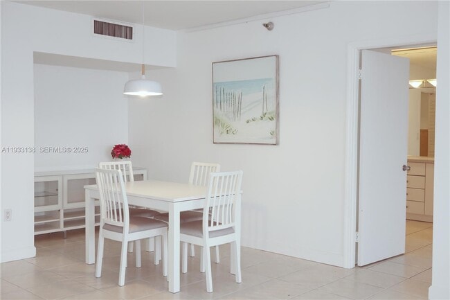 Building Photo - 20515 E Country Club Dr