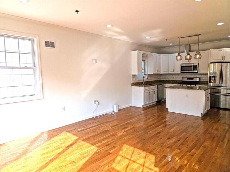 Kitchrn - 189 Terrace Ave