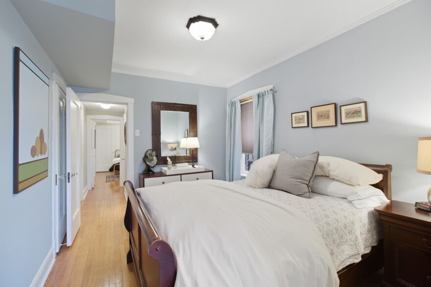 Building Photo - 1624 W Olive Ave