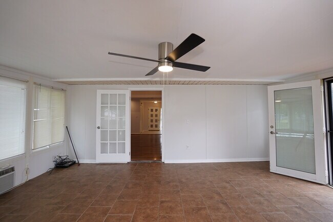 Building Photo - 505 Westchester Dr