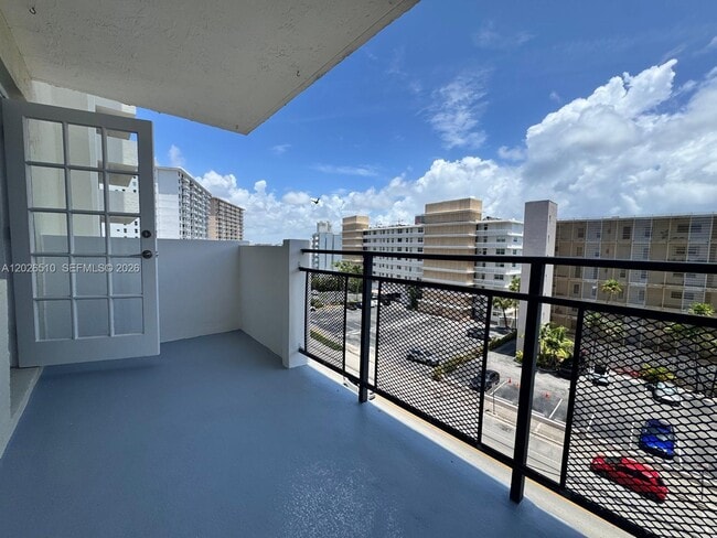 Building Photo - 401 Golden Isles Dr