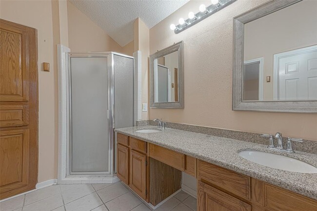 Building Photo - 2919 Pepperwood Dr