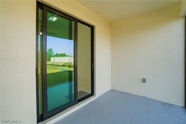 Building Photo - 2404-2406 Mae Ave S