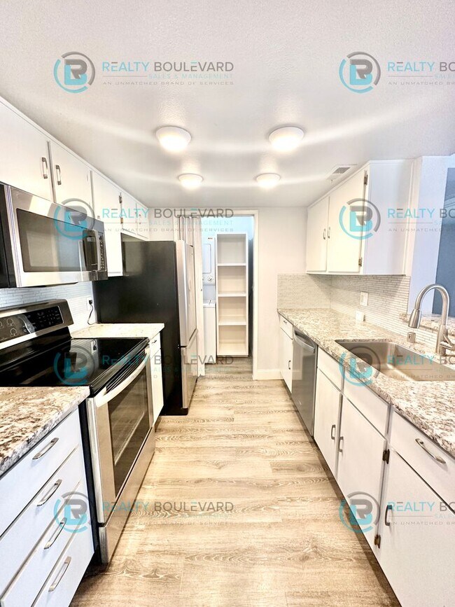 Building Photo - 7680 Bluestone Dr