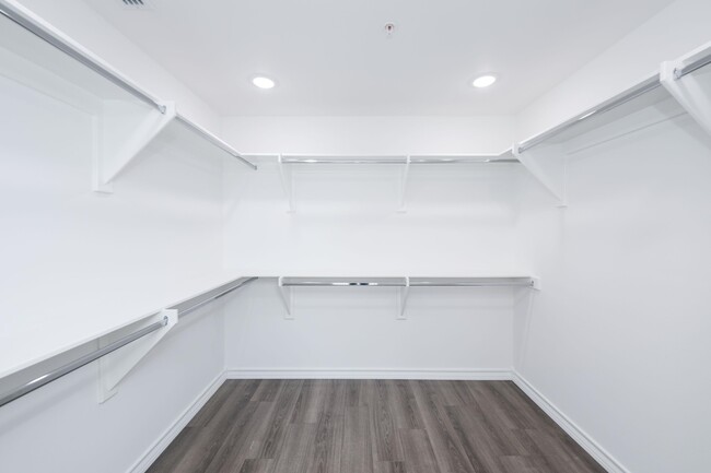 Building Photo - 9921 Bijan Dr