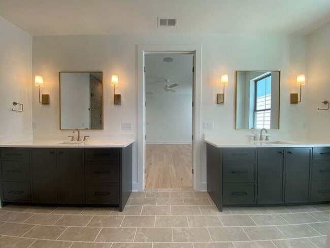 Building Photo - Beautiful New House in West Nashville - High End Appliances