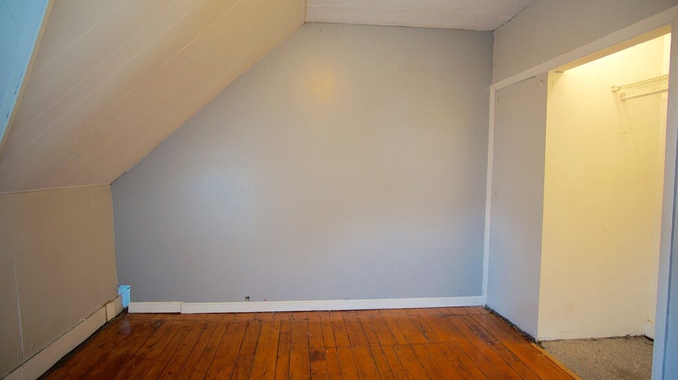 Building Photo - 48 America St