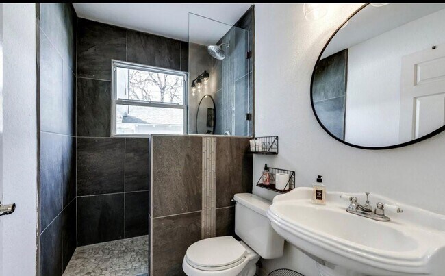 Building Photo - Amazing 3 Bed, 2 Bath Rental in Desirable Oakhurst Subdivision of Fort Worth- 76111